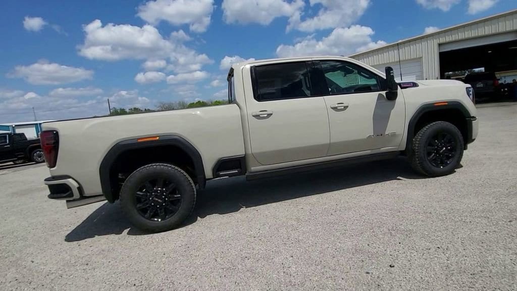 2026 GMC Sierra 2500HD AT4 - Photo 8