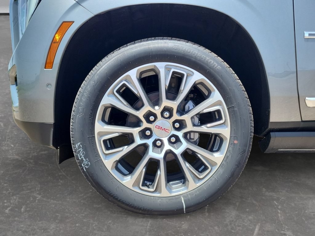 2026 GMC Yukon Denali - Photo 9