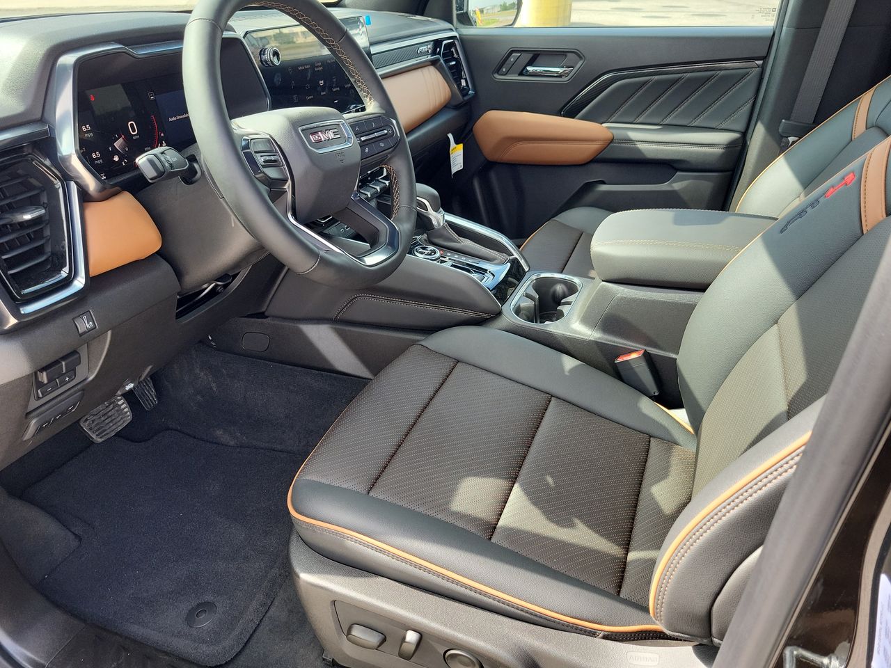2025 GMC Canyon AT4 - Photo 37