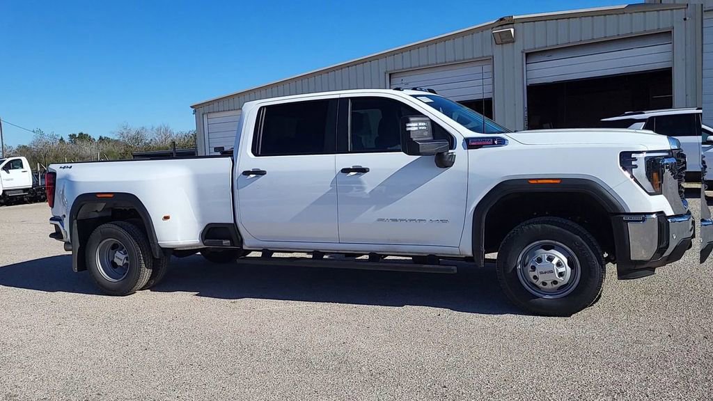 2026 GMC Sierra 3500HD Pro - Photo 9