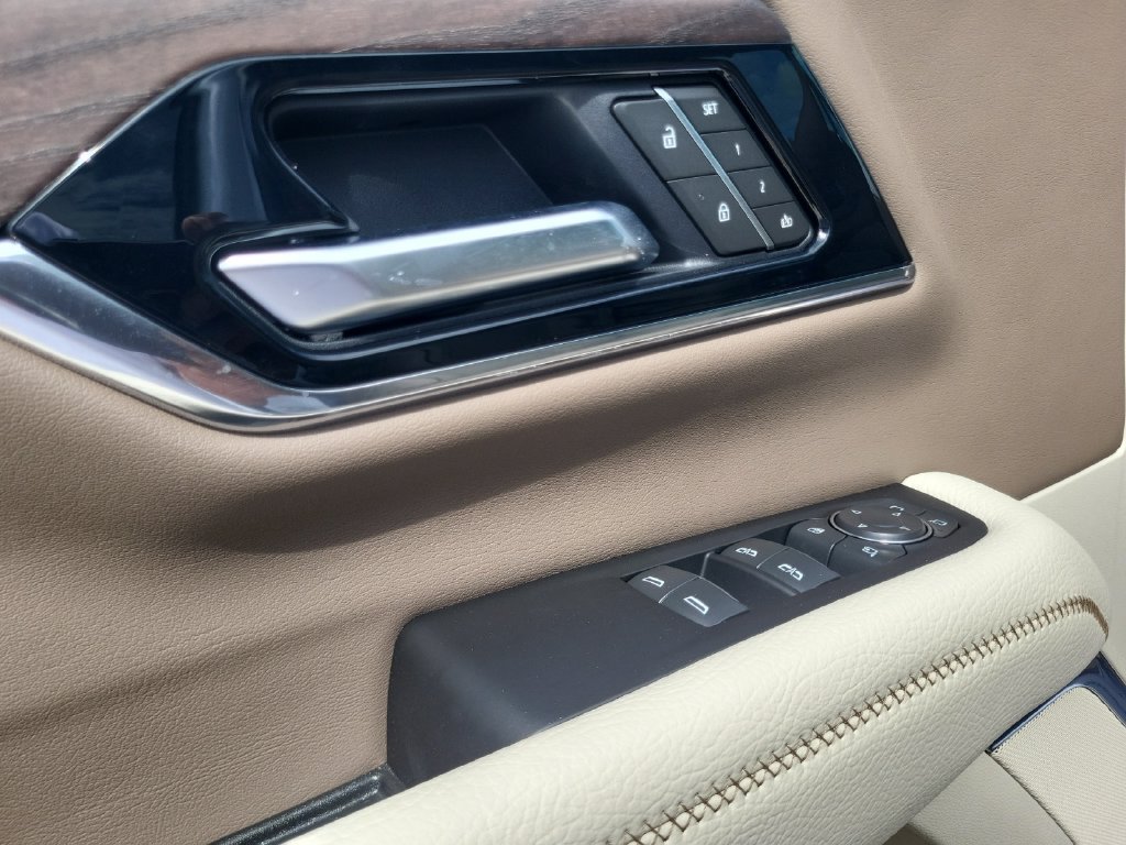 2026 GMC Yukon Denali - Photo 10