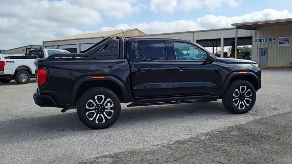 2025 GMC Canyon AT4 - Photo 8