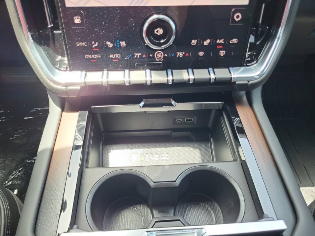 2026 GMC Yukon Denali - Photo 18