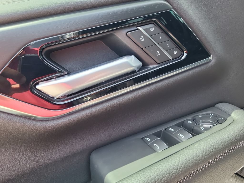 2026 GMC Yukon Denali - Photo 10