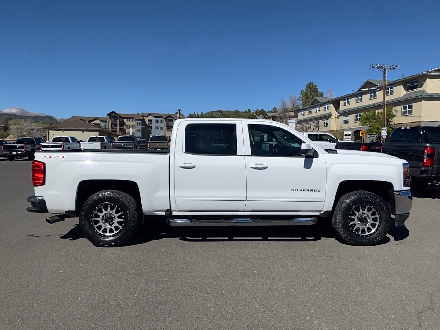 View vehicle photo 4