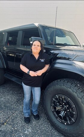 Staff member Jennifer Jones from ID_dfae24102ae3