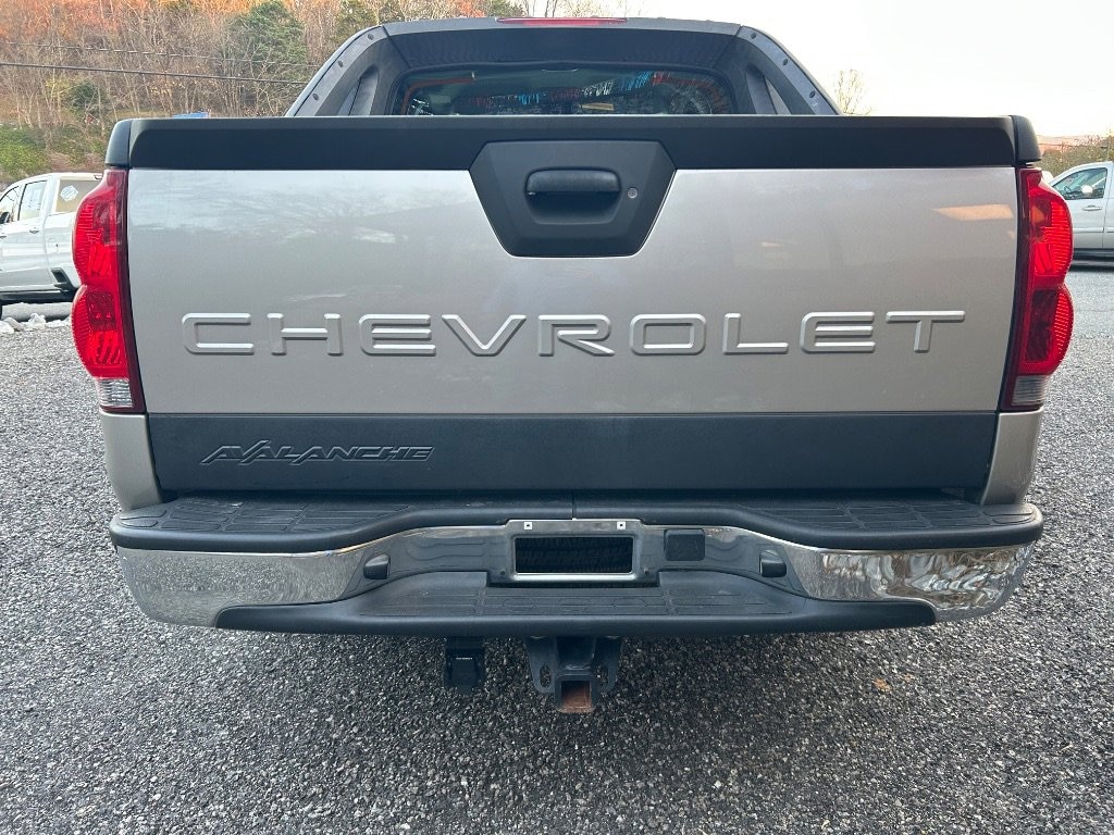 Used 2005 Chevrolet Avalanche LS 1500 Crew Cab 130 WB LS