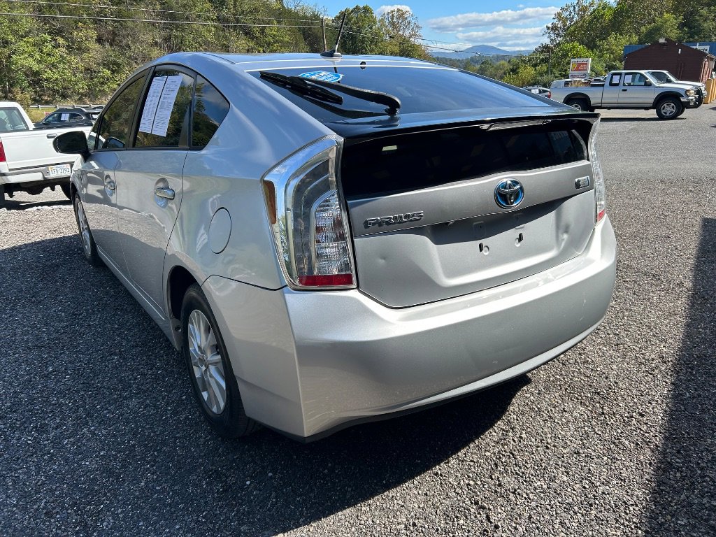 2014 Toyota Prius Plug-in Hybrid photo 3