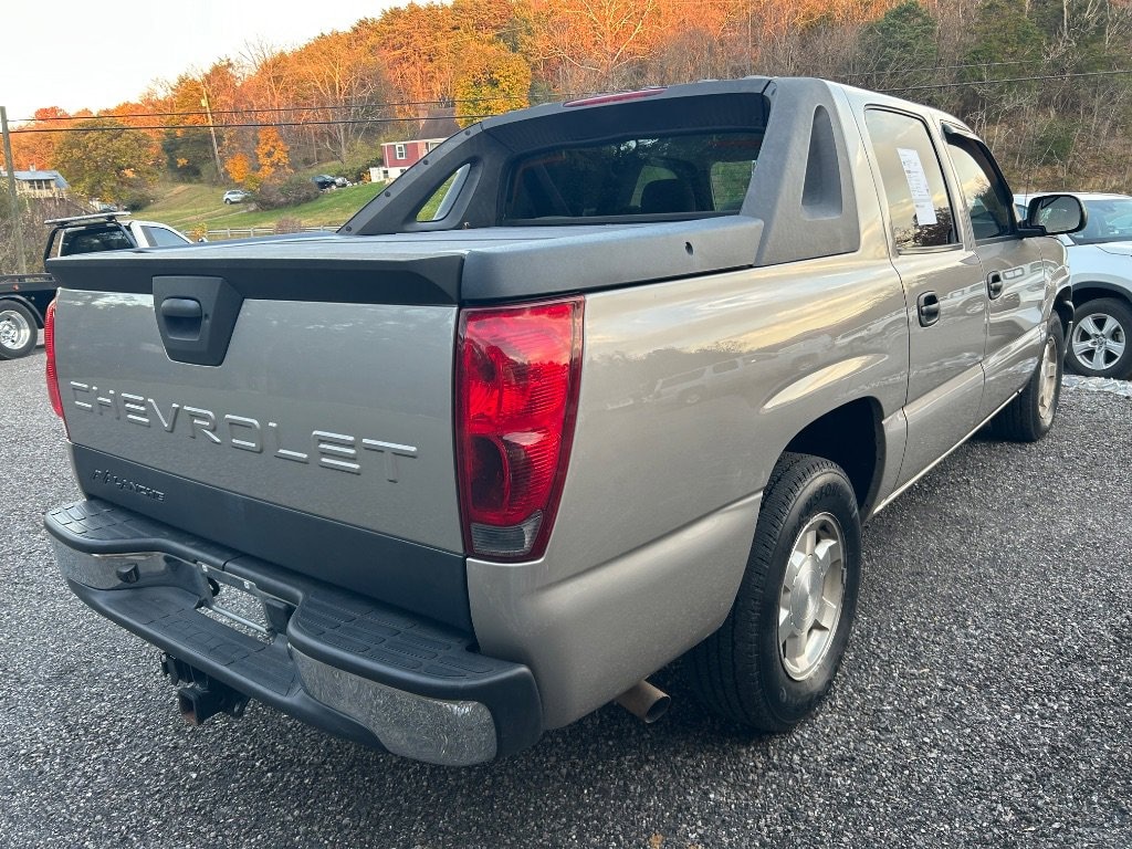 Used 2005 Chevrolet Avalanche LS 1500 Crew Cab 130 WB LS