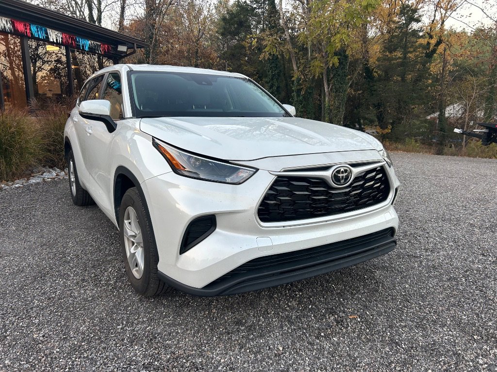 2023 Toyota Highlander L photo 4