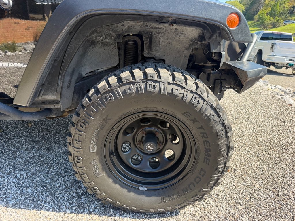 2011 Jeep Wrangler Rubicon - Photo 12
