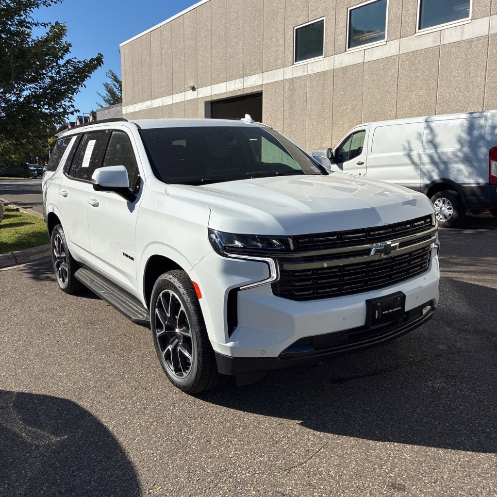 2022 Chevrolet Tahoe RST photo 2