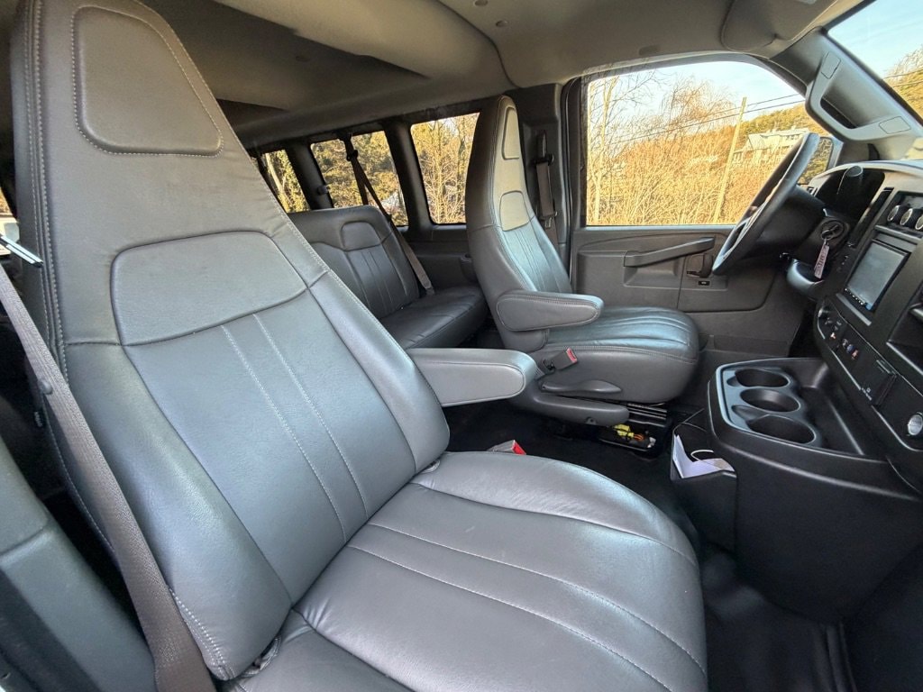 2019 Chevrolet Express Passenger LS - Photo 21