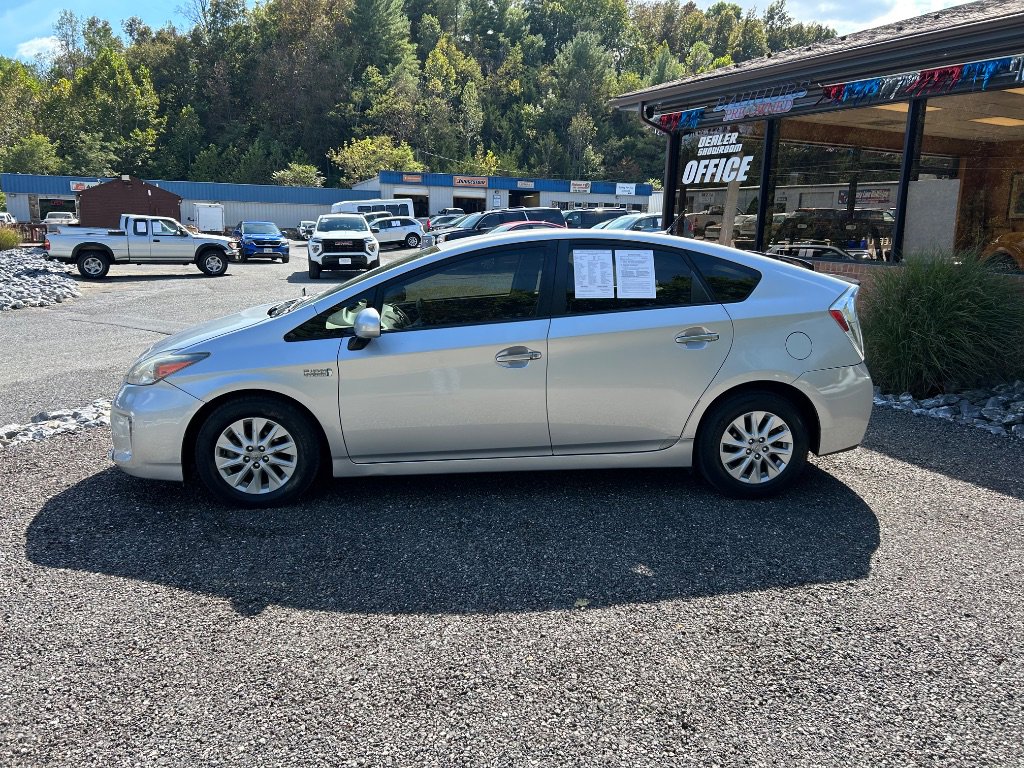 2014 Toyota Prius Plug-in Hybrid photo 2