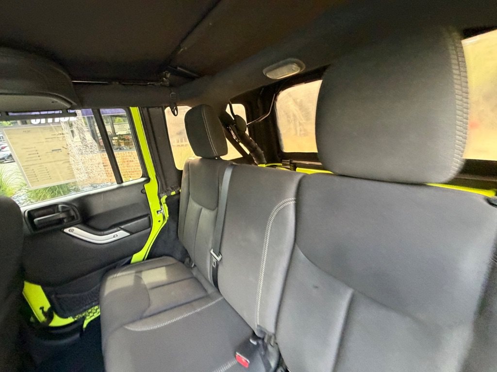 2016 Jeep Wrangler Unlimited Sahara - Photo 16