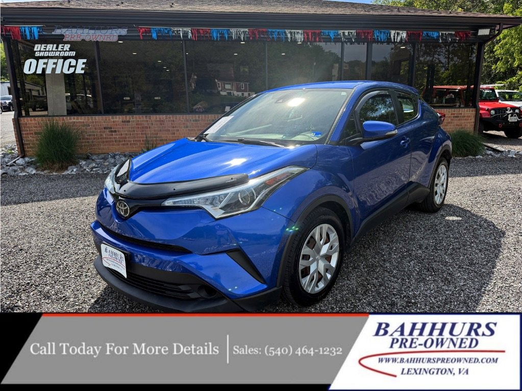 2019 Toyota C-HR LE's photo