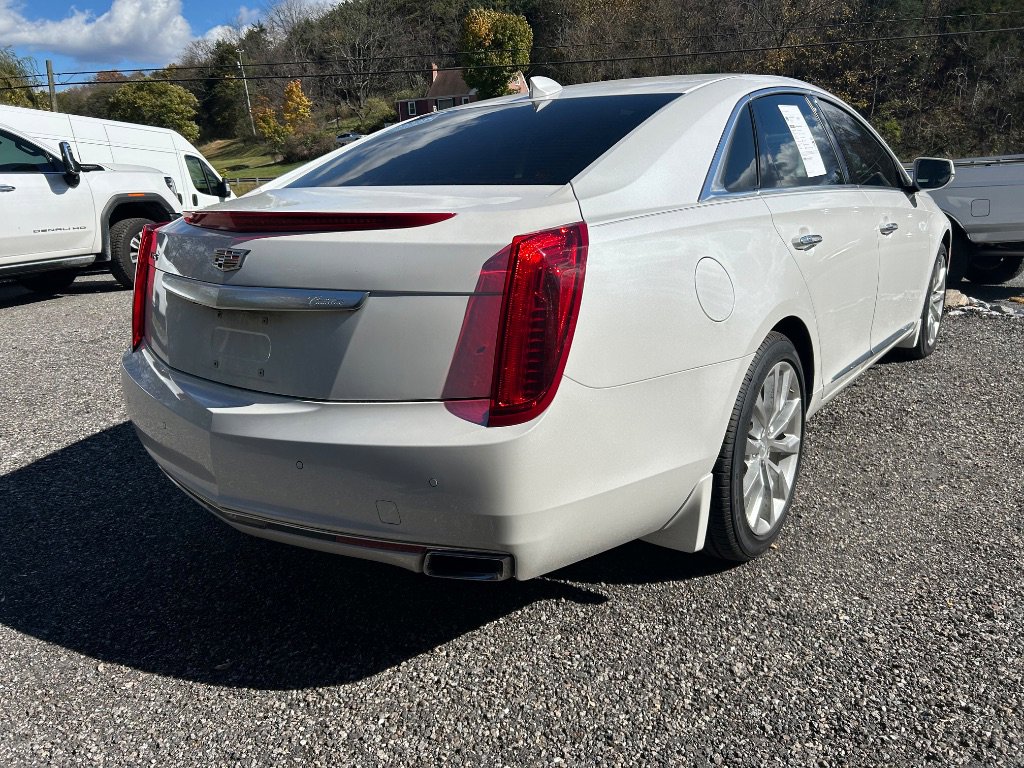 2016 Cadillac XTS Luxury photo 3