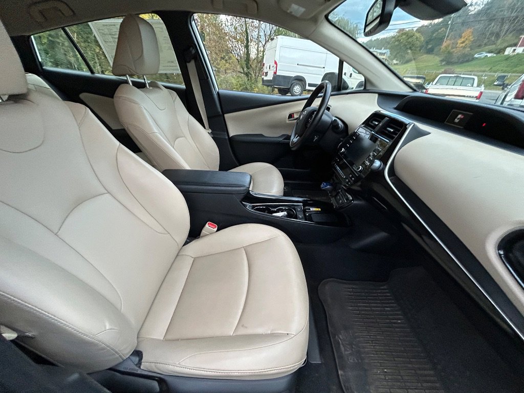 2021 Toyota Prius XLE photo 3