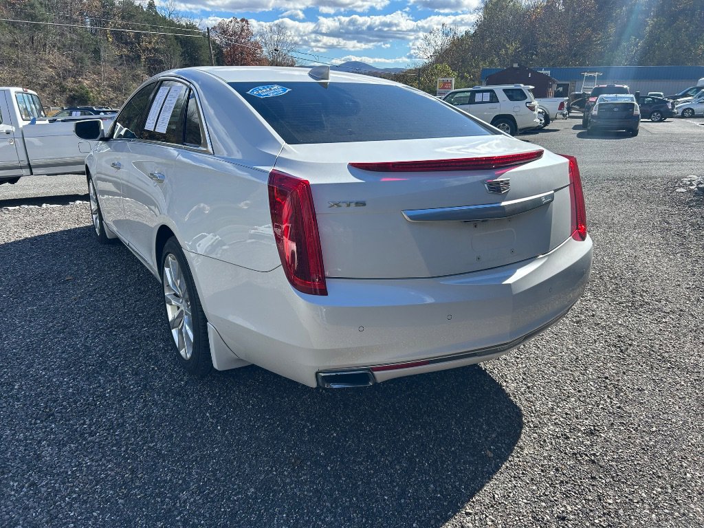 2016 Cadillac XTS Luxury photo 2