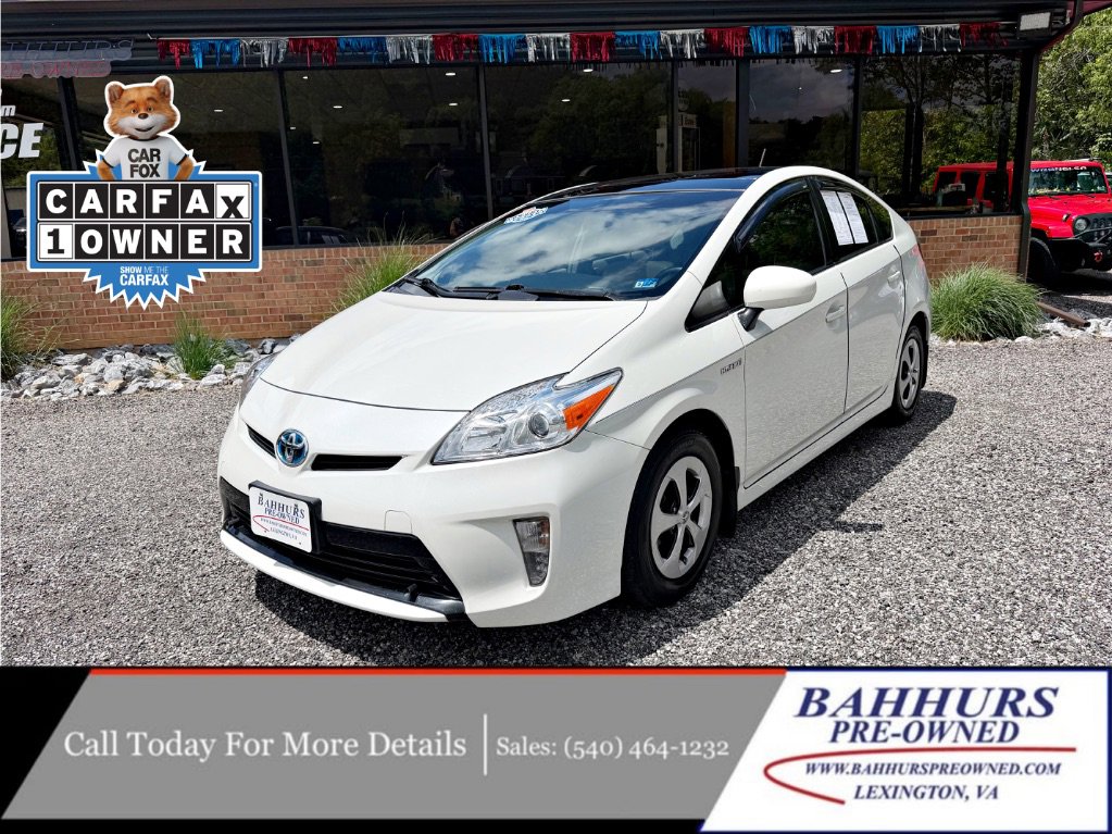 2014 Toyota Prius Five's photo