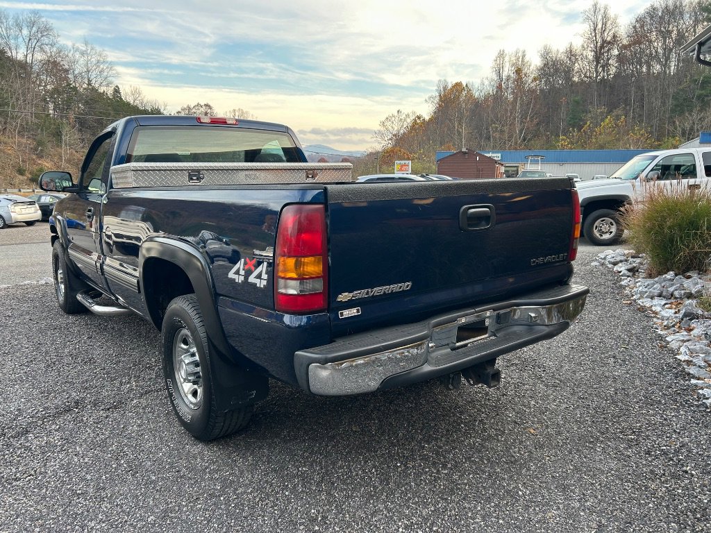 2000 Chevrolet Silverado 2500HD LS photo 3