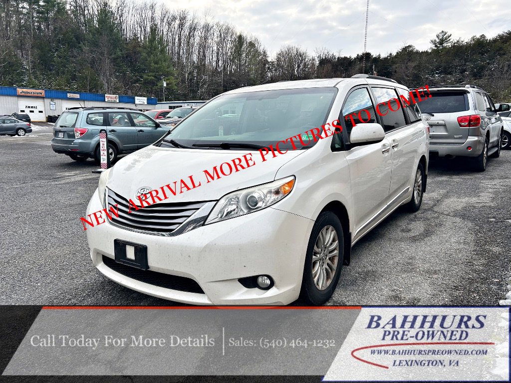 2017 Toyota Sienna XLE's photo