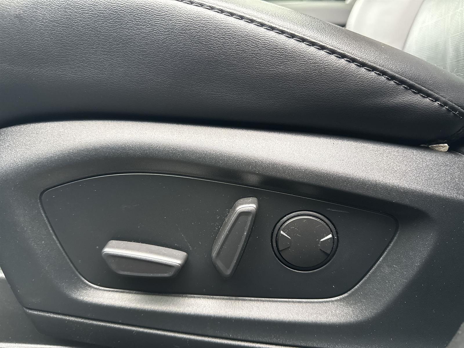 Thumbnail: 2022 Ford Explorer - 12