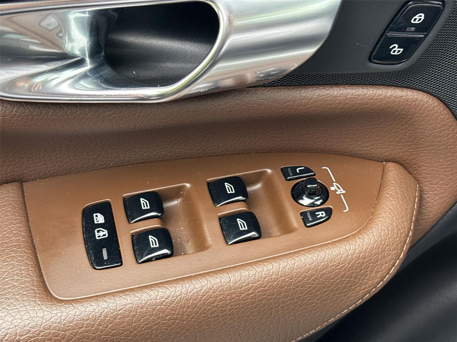 Thumbnail: 2019 Volvo XC90 - 29