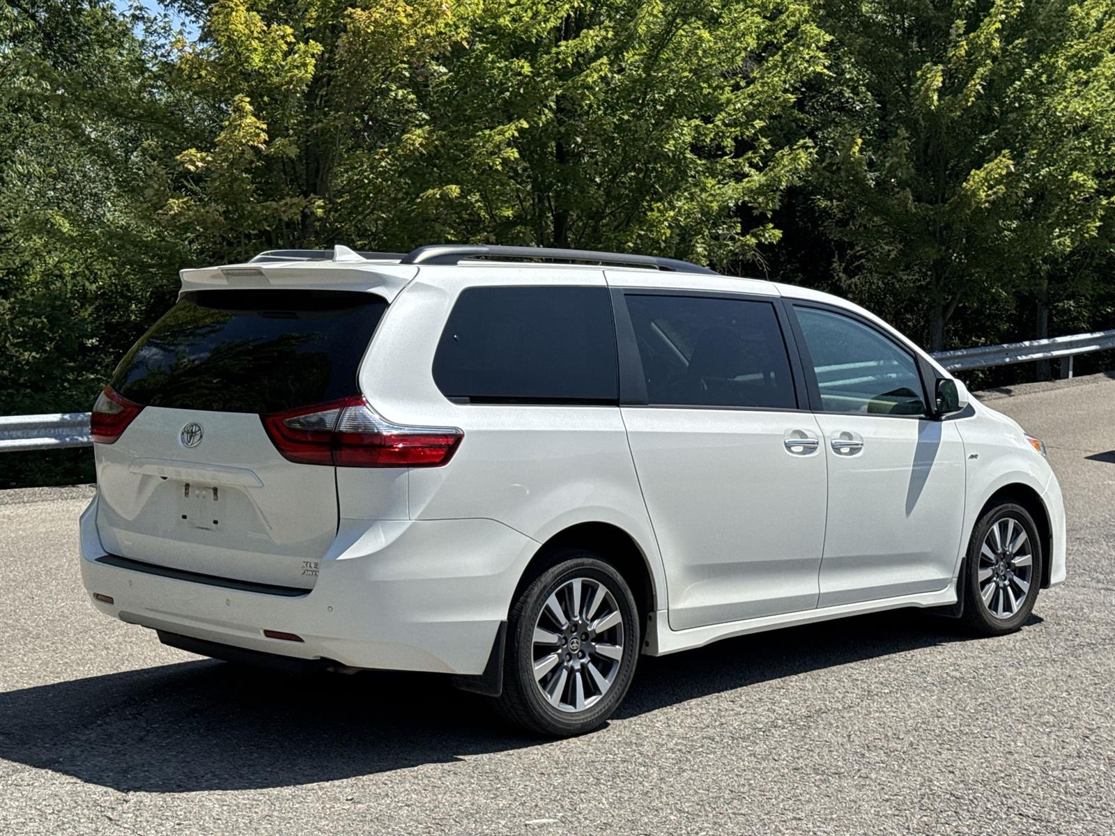 Thumbnail: 2020 Toyota Sienna - 5