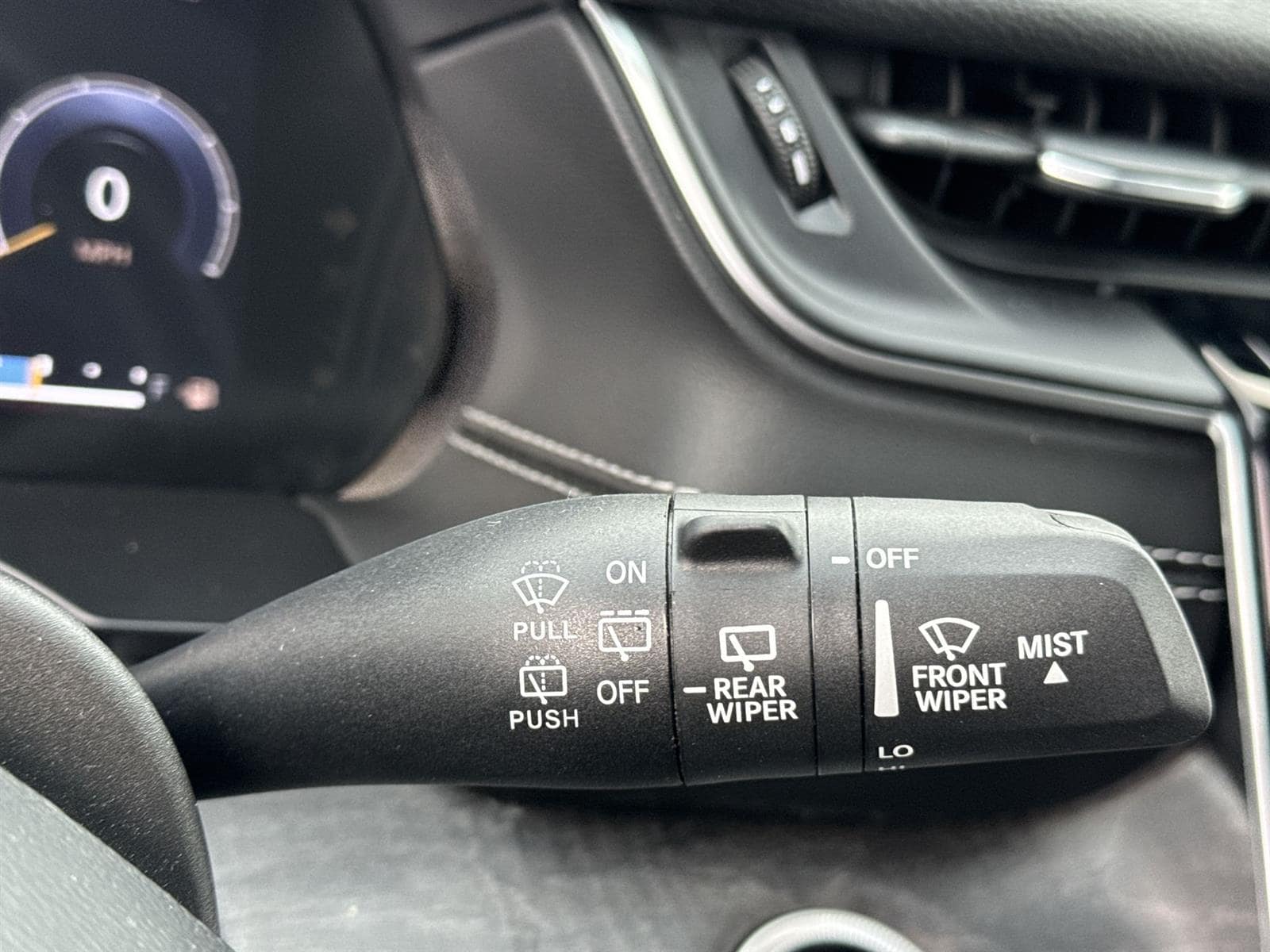 Thumbnail: 2023 Jeep Grand Cherokee - 20