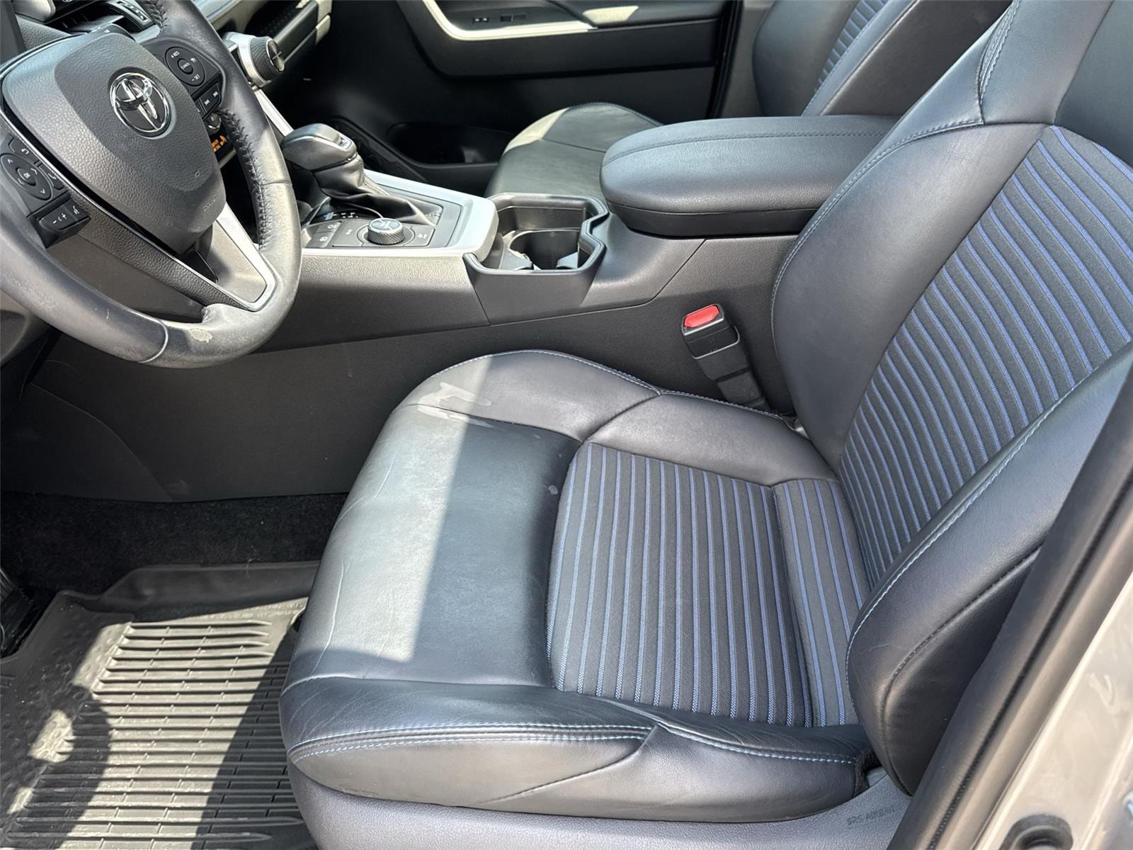 Thumbnail: 2019 Toyota RAV4 - 11