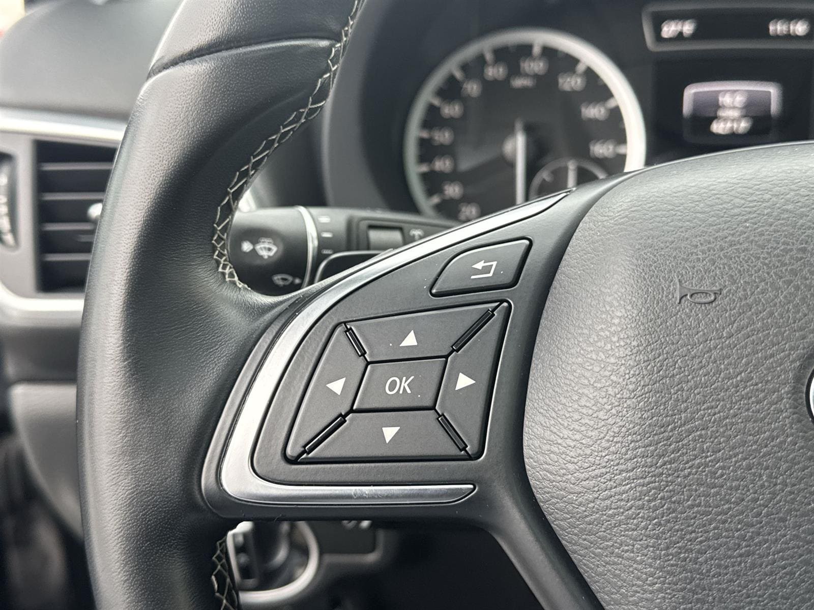 Thumbnail: 2018 INFINITI QX30 - 20