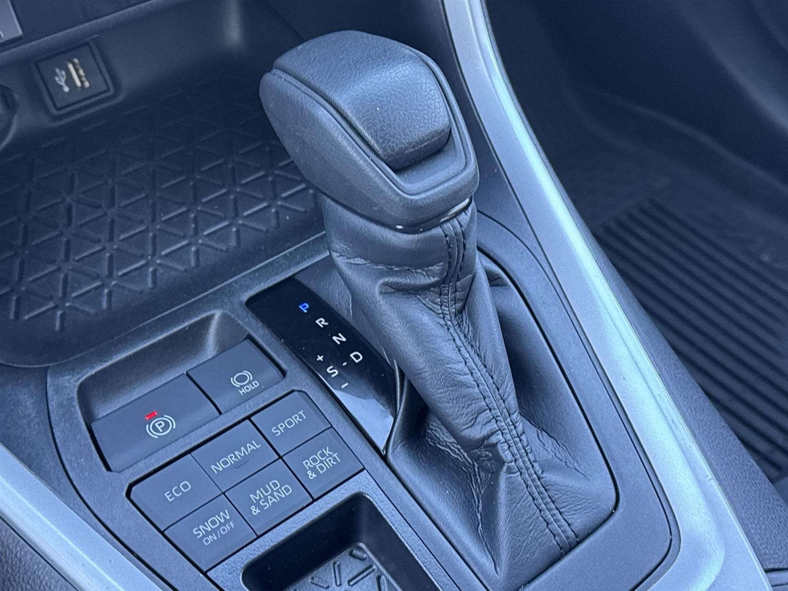 Thumbnail: 2023 Toyota RAV4 - 25