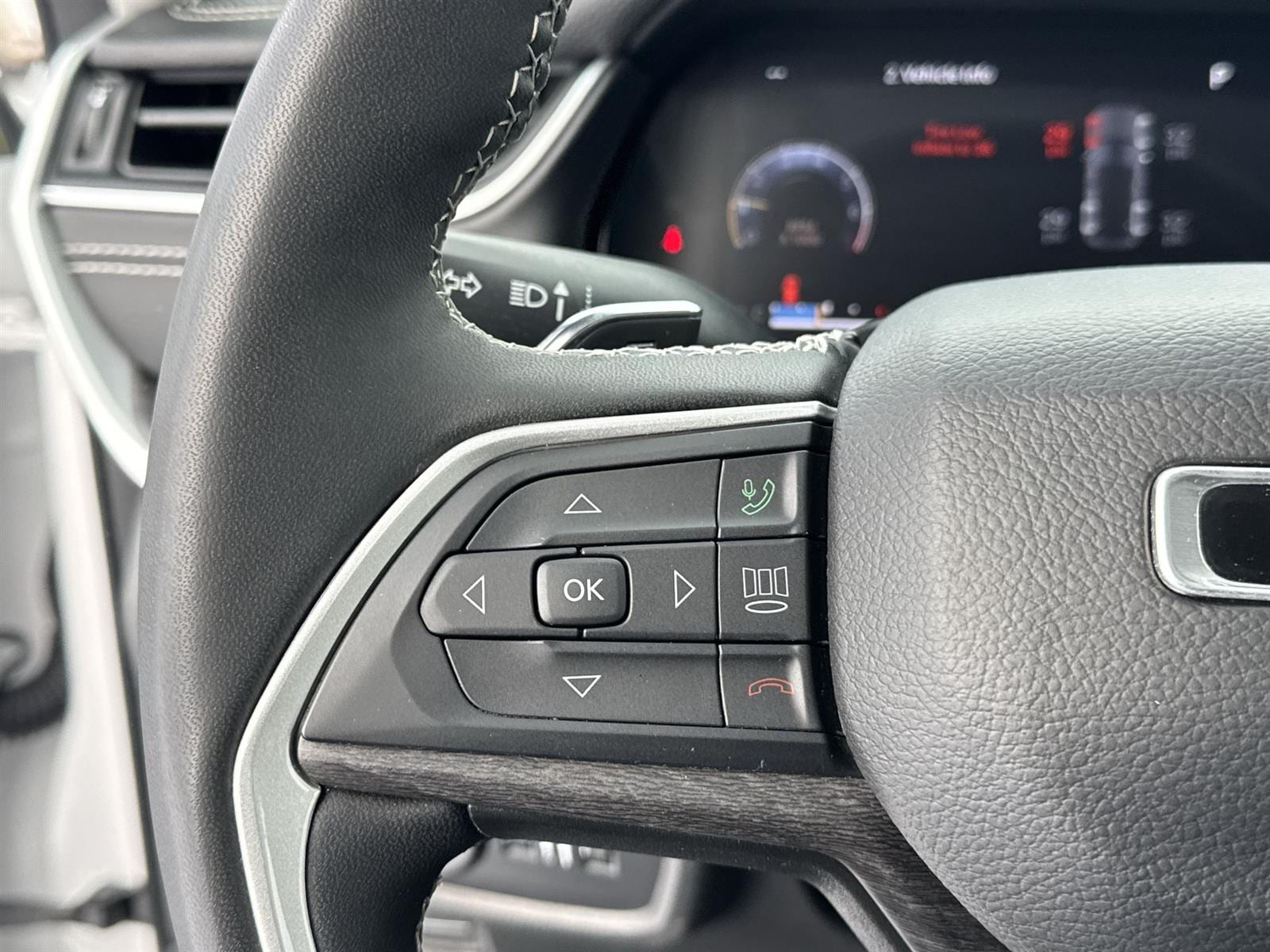 Thumbnail: 2023 Jeep Grand Cherokee - 18