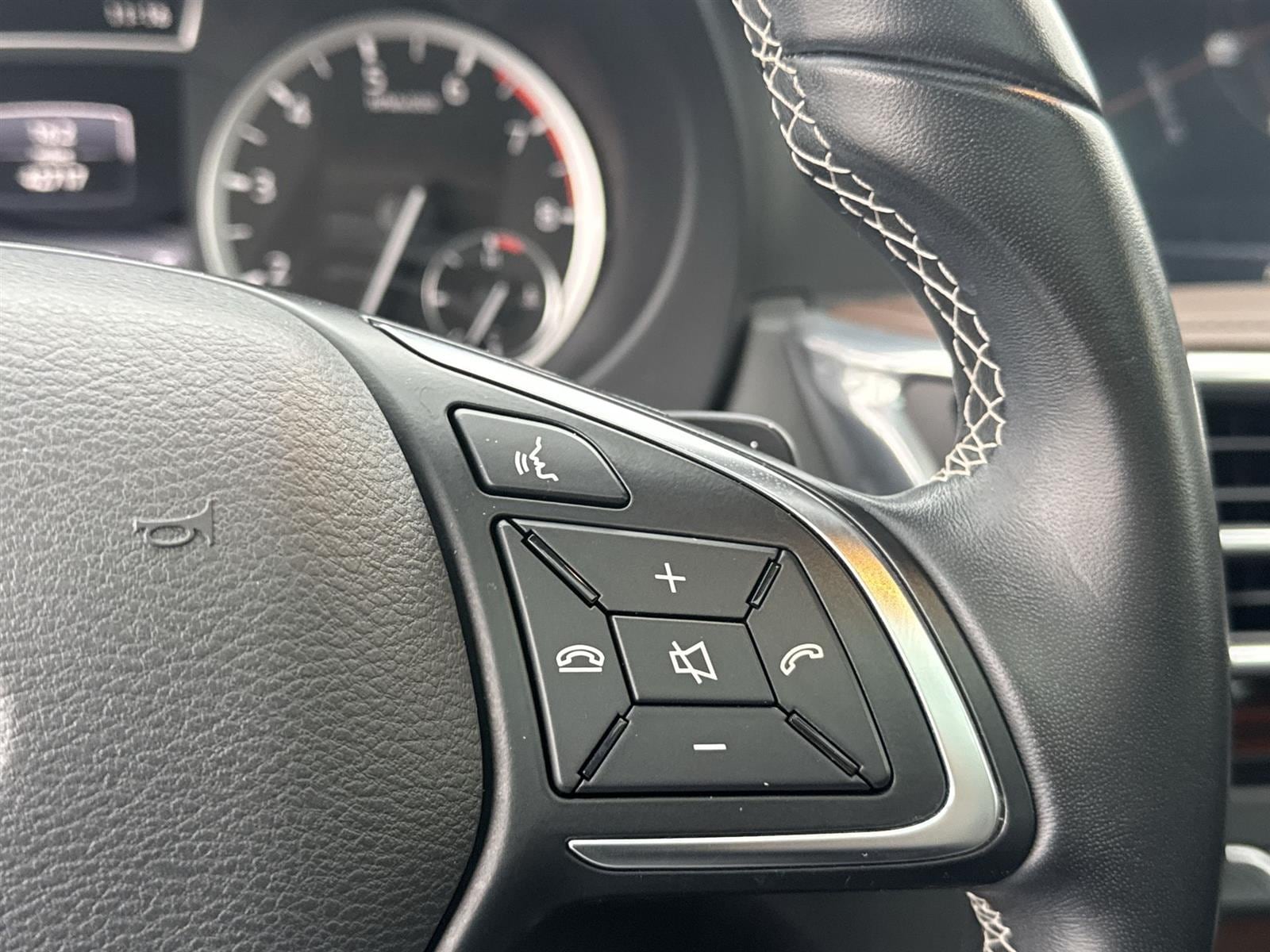 Thumbnail: 2018 INFINITI QX30 - 21