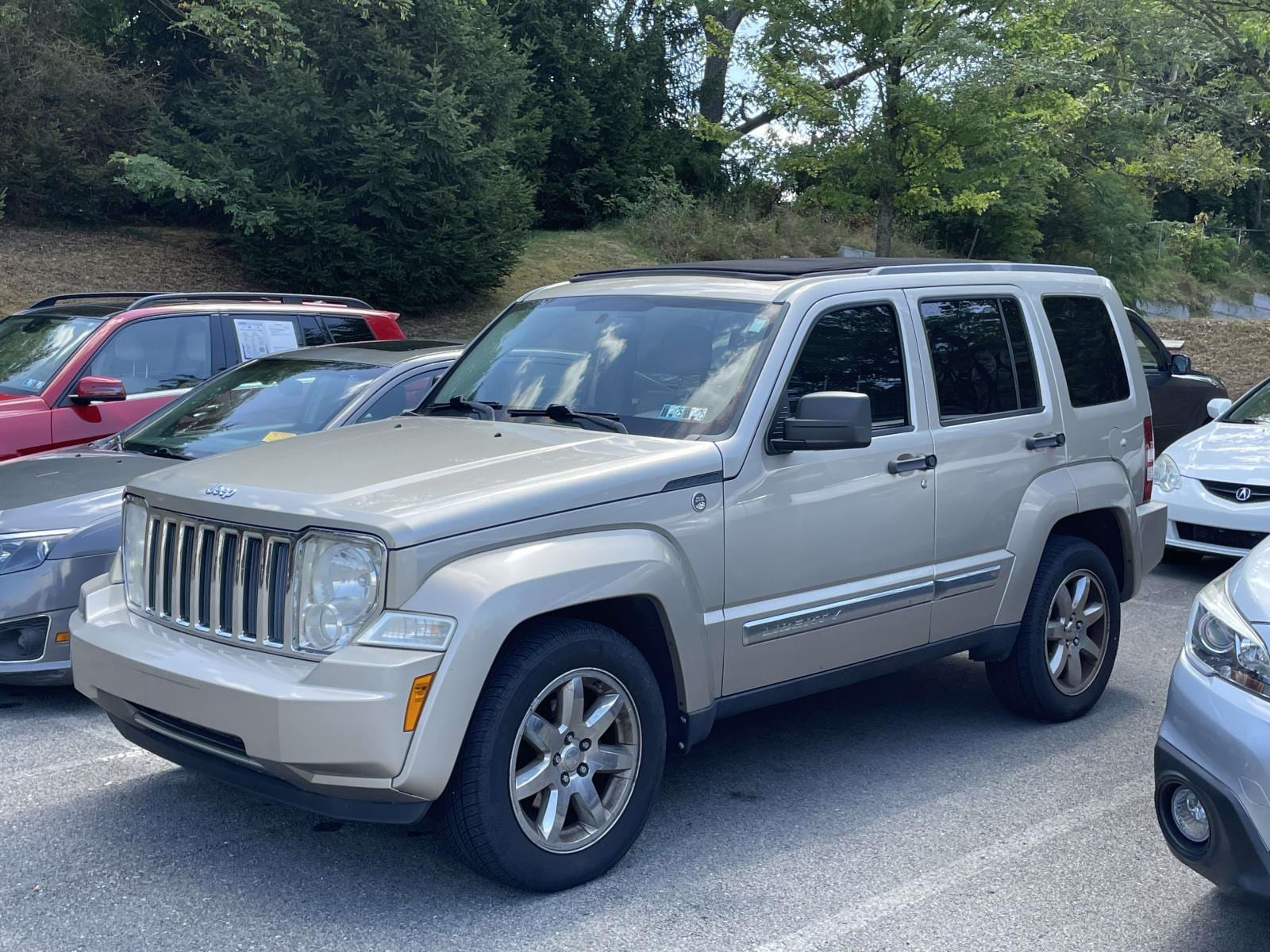 Thumbnail: 2010 Jeep Liberty - 1