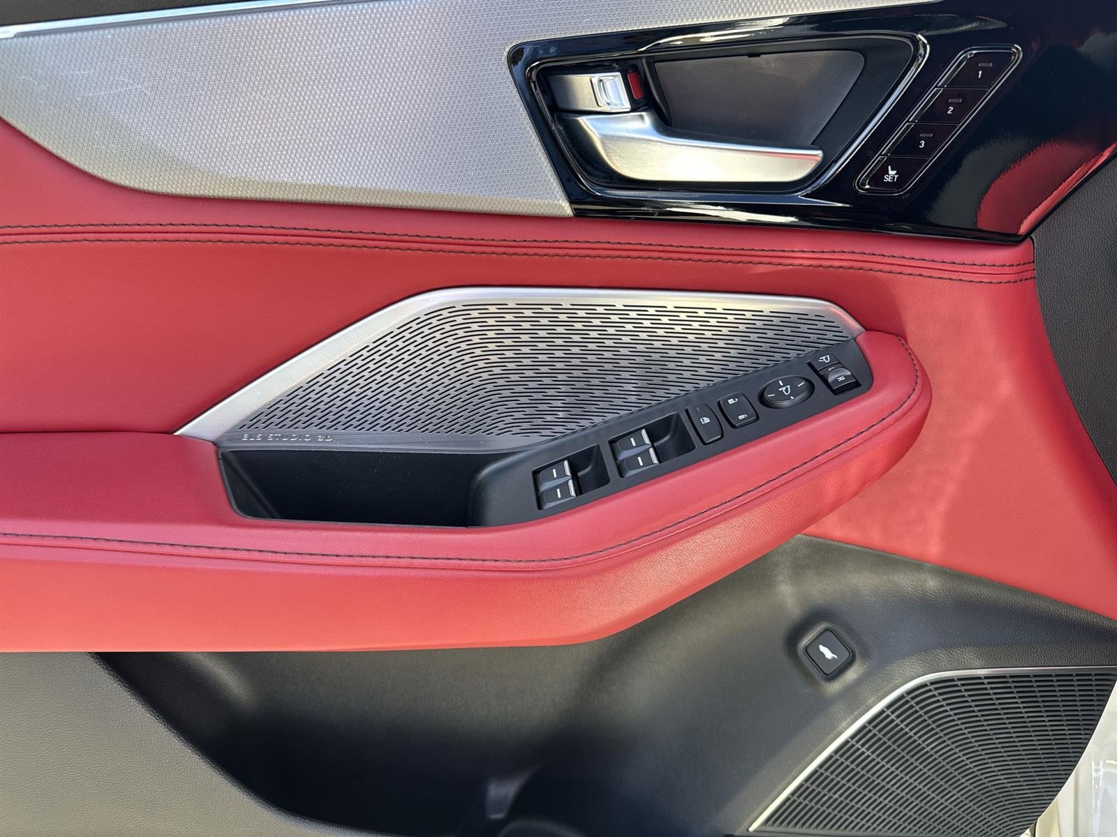 Thumbnail: 2023 Acura MDX - 32