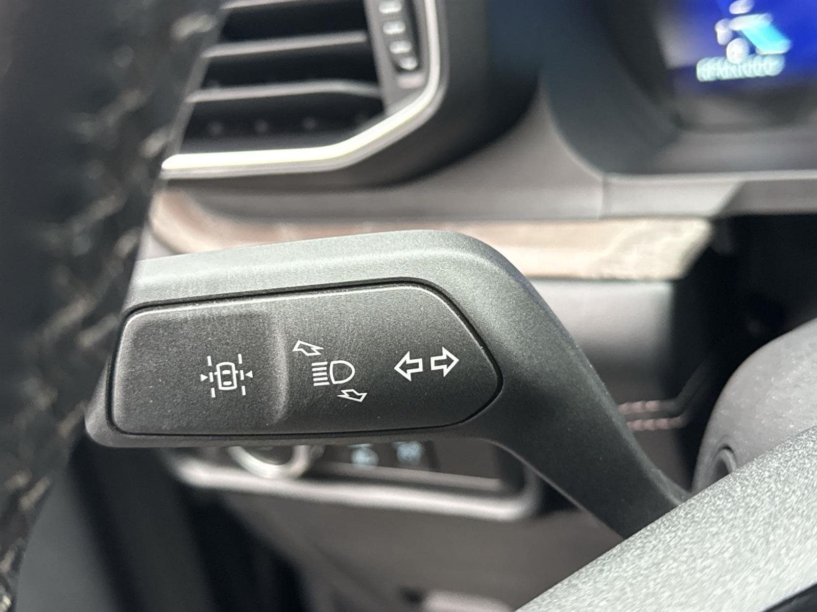 Thumbnail: 2022 Ford Explorer - 22