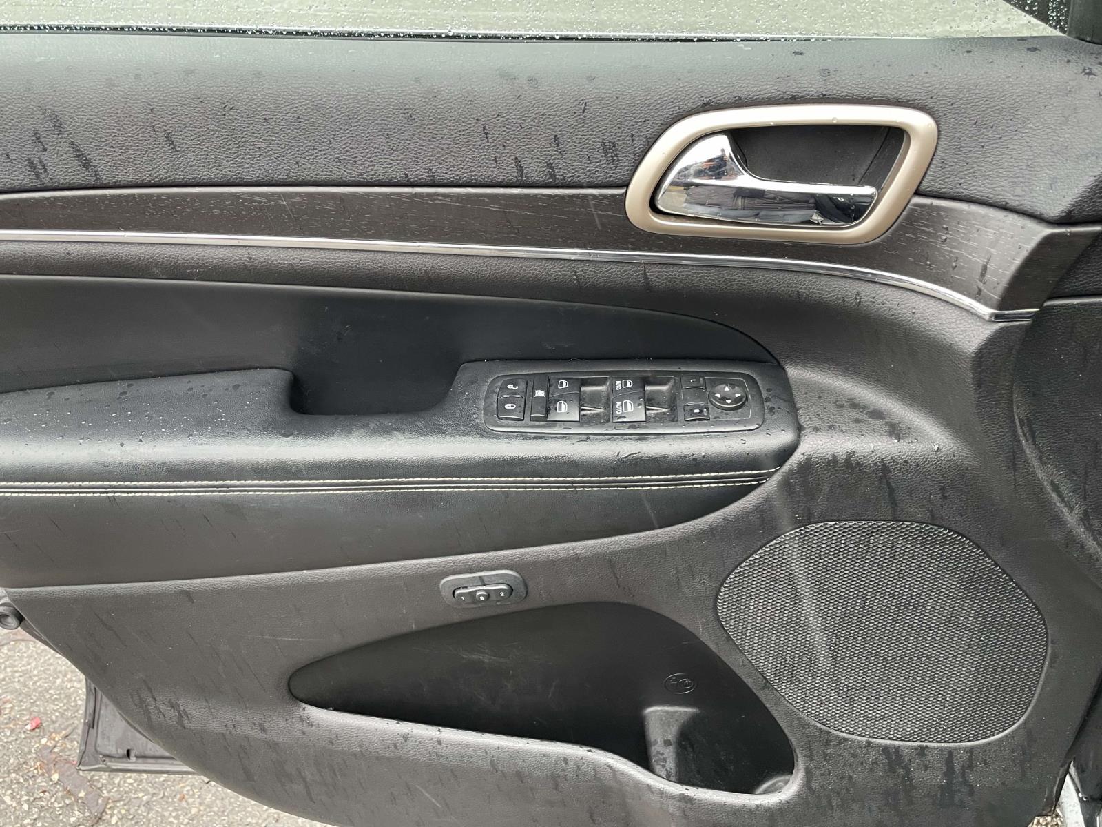 Thumbnail: 2016 Jeep Grand Cherokee - 11