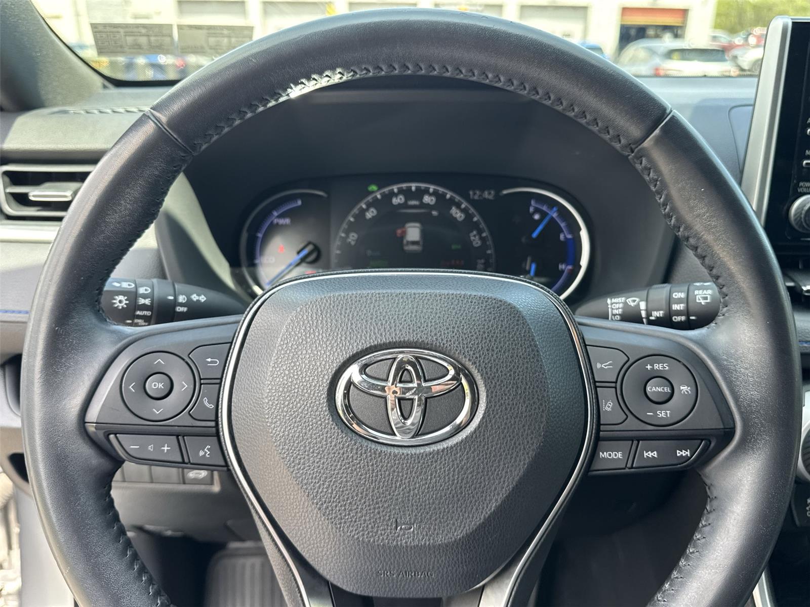 Thumbnail: 2019 Toyota RAV4 - 18