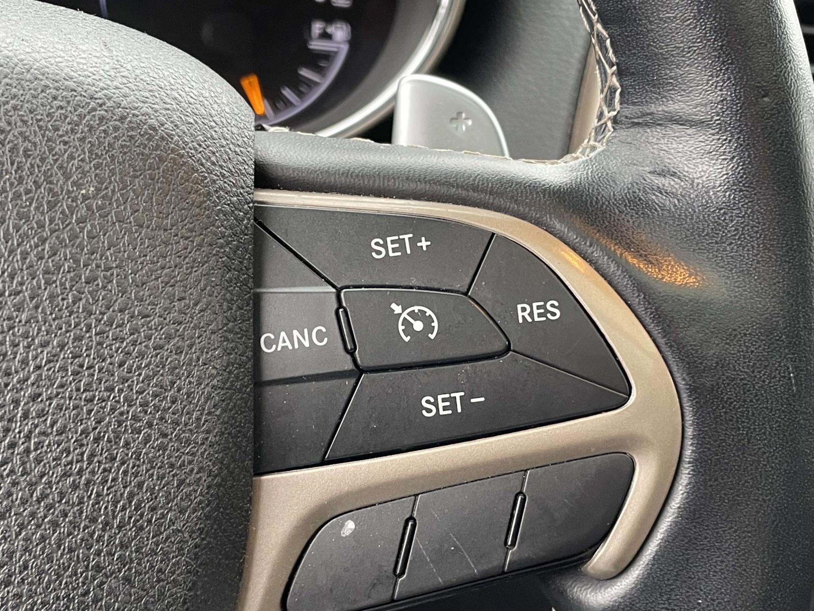 Thumbnail: 2016 Jeep Grand Cherokee - 15