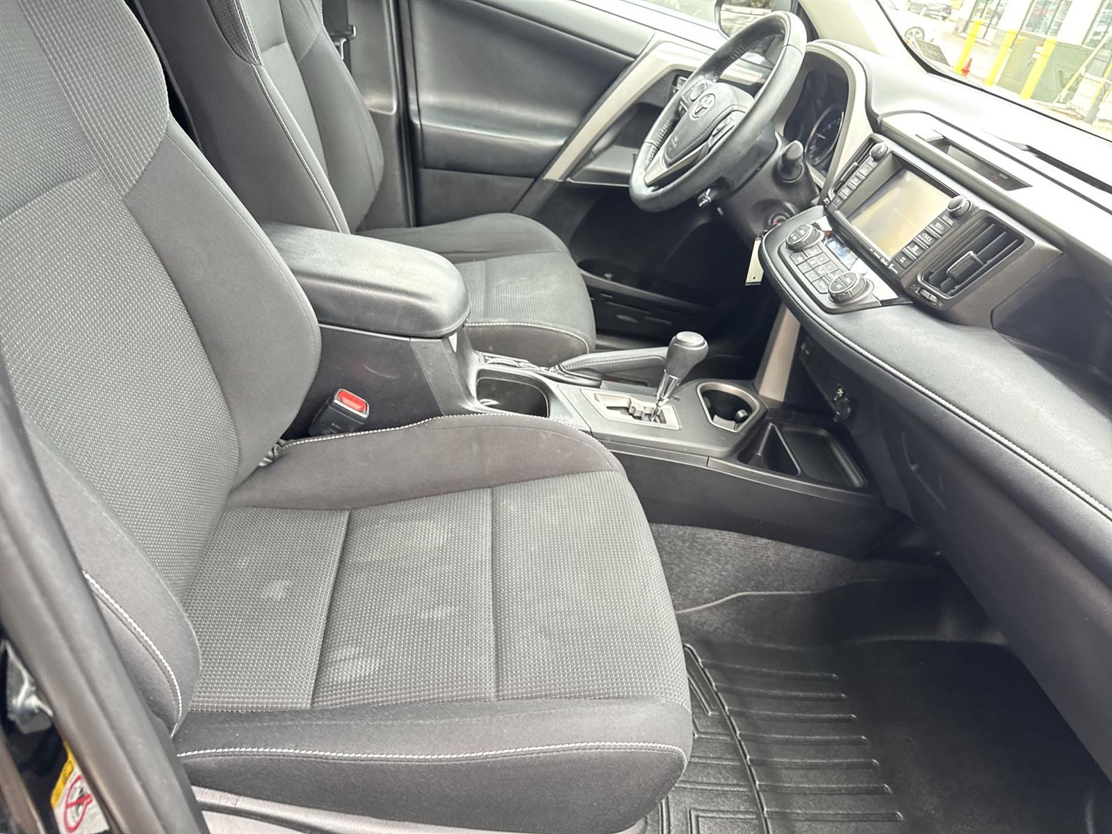 Thumbnail: 2016 Toyota RAV4 - 17