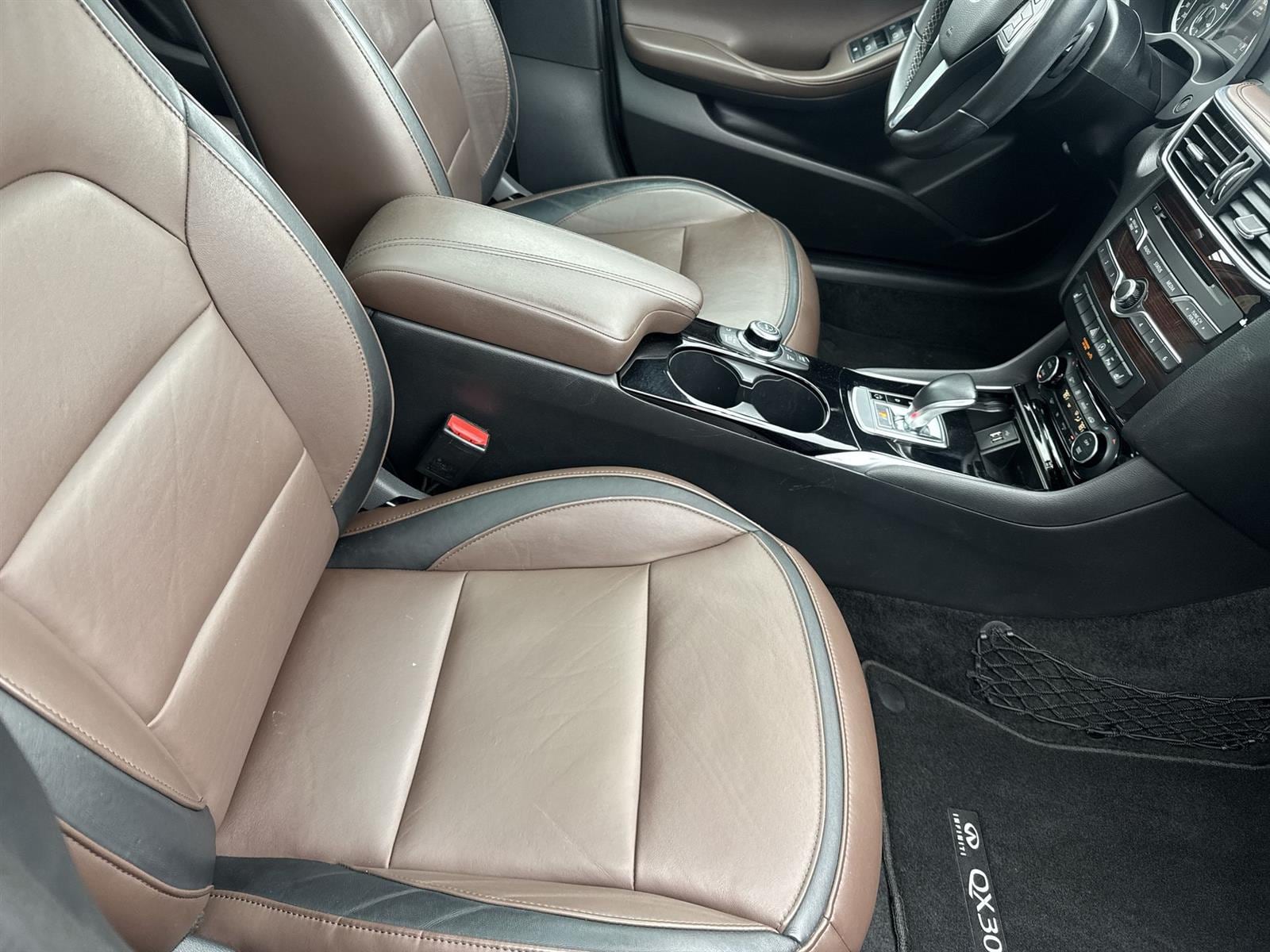 Thumbnail: 2018 INFINITI QX30 - 18