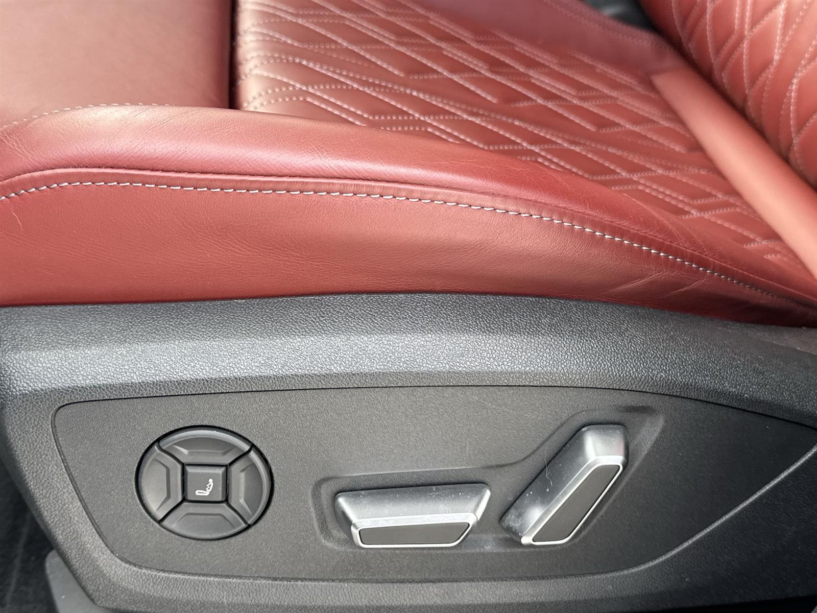 Thumbnail: 2025 Audi SQ6 e-tron - 12