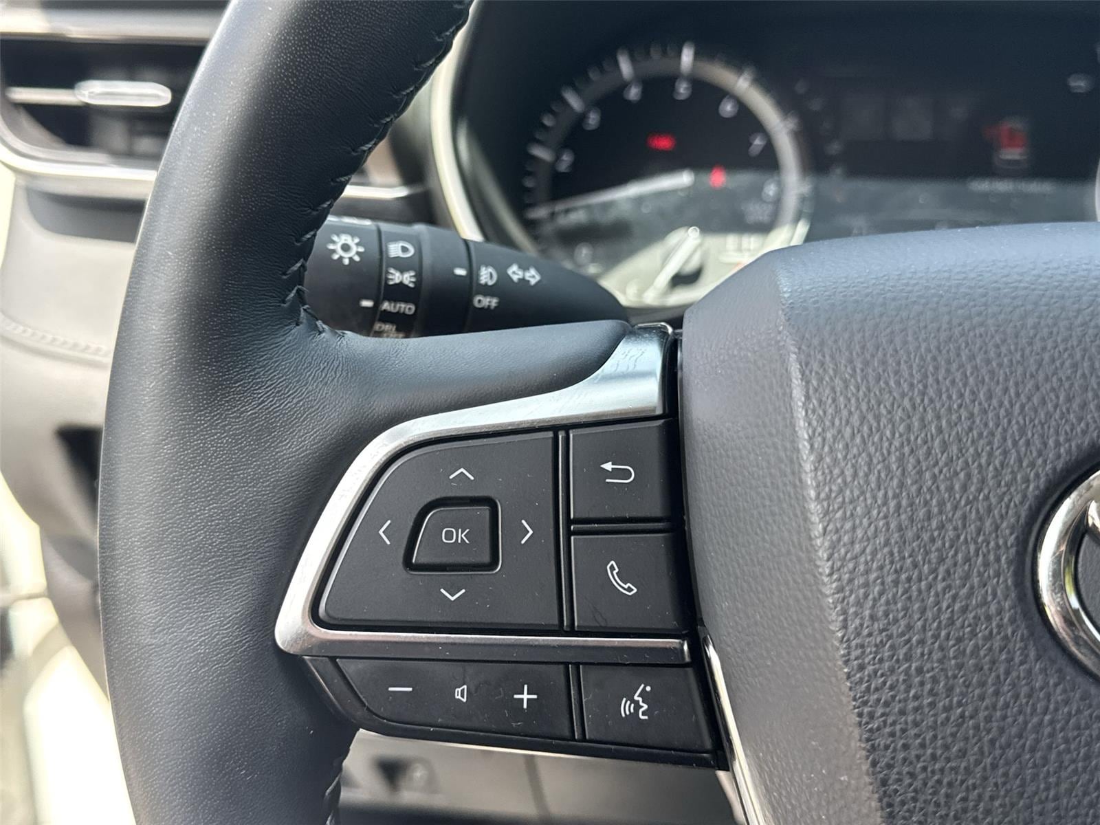 Thumbnail: 2021 Toyota Highlander - 16