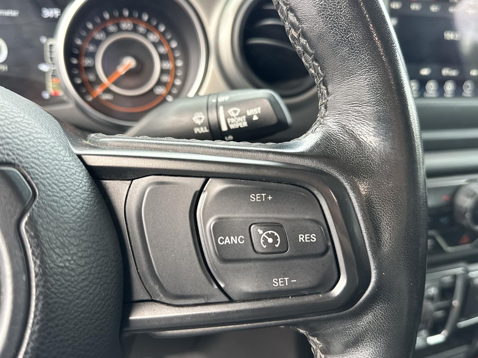 Thumbnail: 2021 Jeep Gladiator - 18