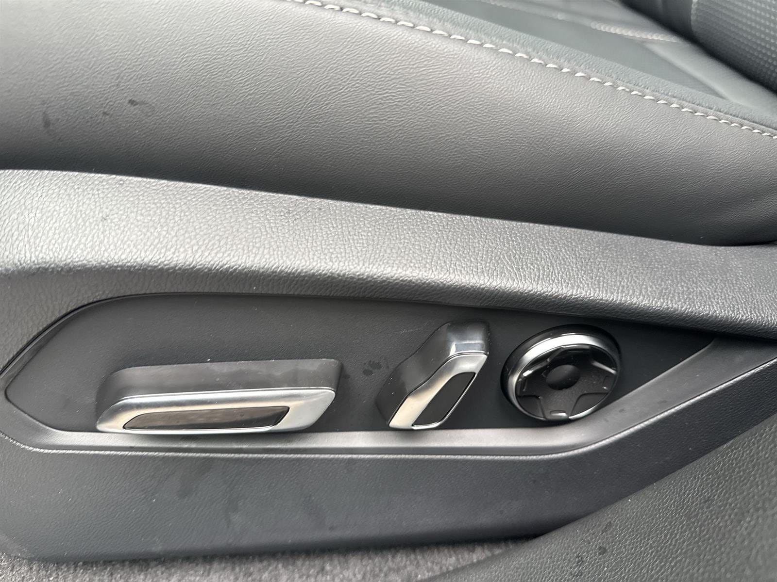 Thumbnail: 2026 Acura RDX - 12