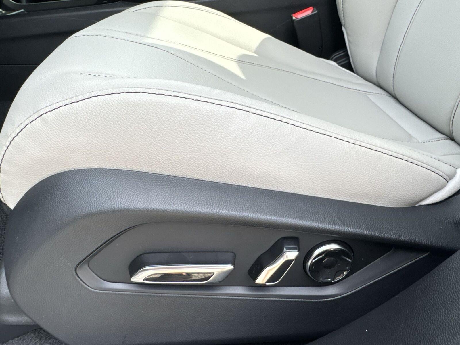 Thumbnail: 2026 Acura RDX - 15