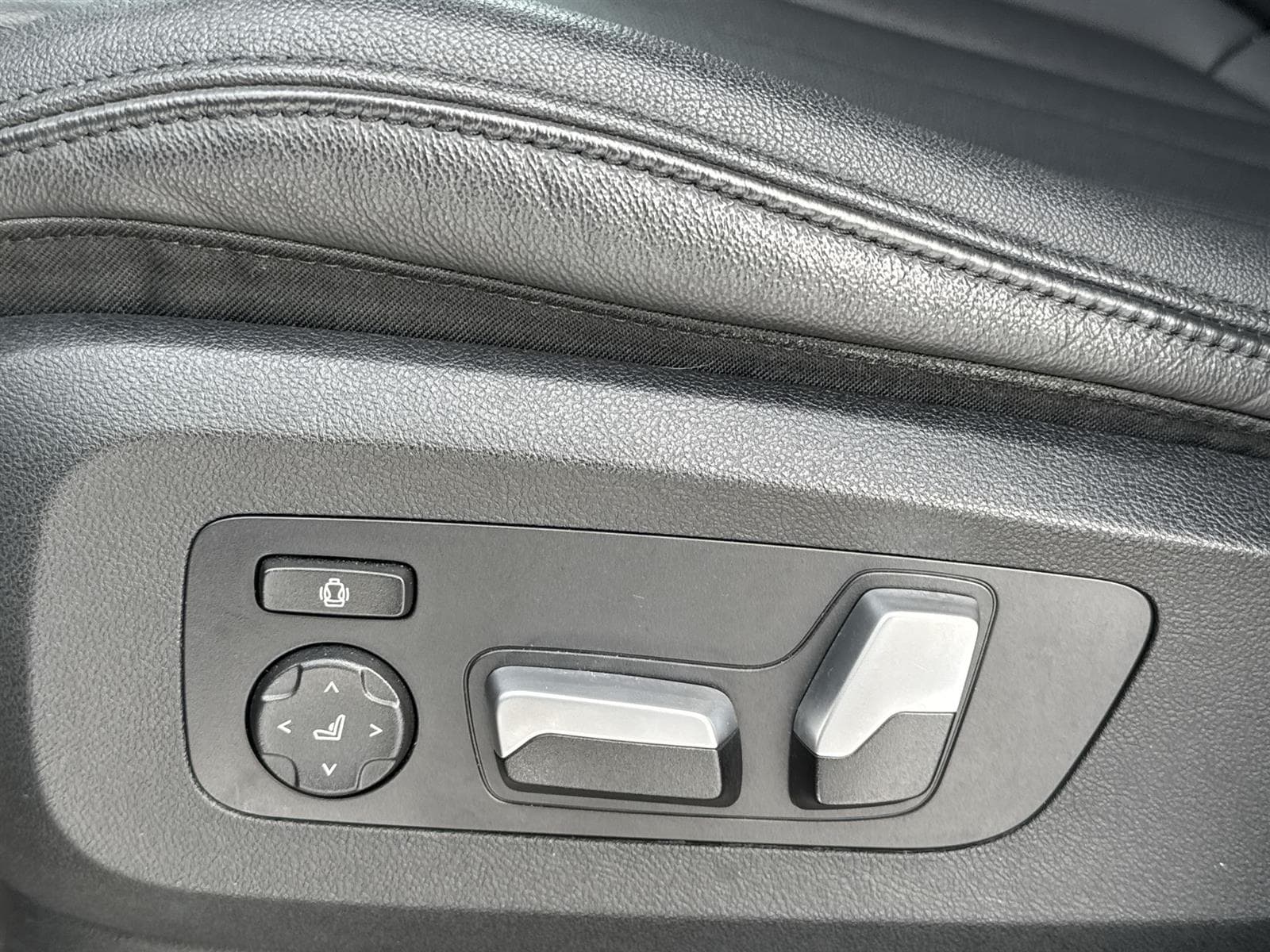 Thumbnail: 2021 BMW X7 - 13