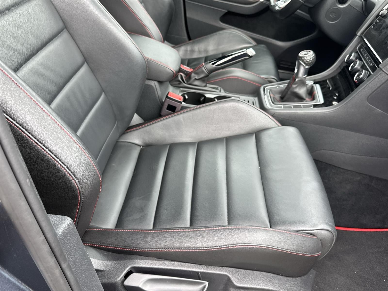 Thumbnail: 2018 Volkswagen Golf - 17